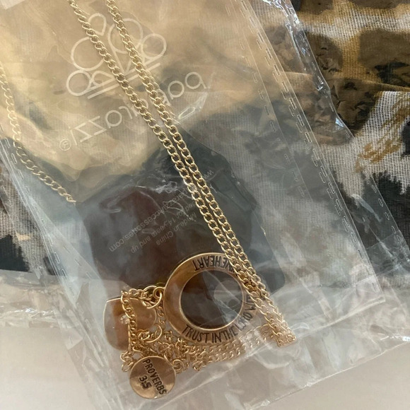 Scarf Animal Print & Long Goldtone Necklace Set Brand New - Picture 3 of 4